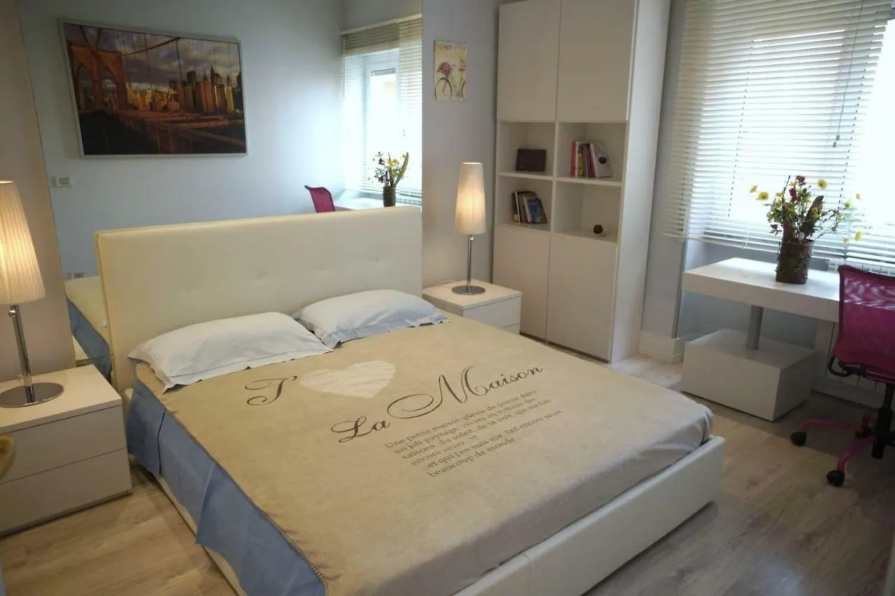 Modern Apartment Metro A Roma